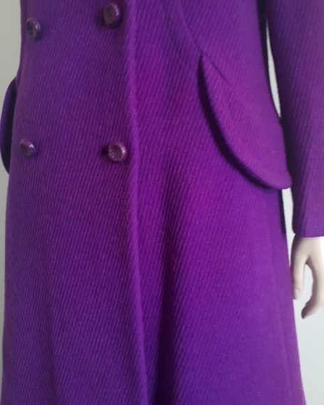 VTG | Winter Topcoat with Fur Collar - Picture 9 of 16
